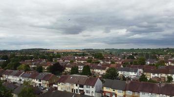 belas imagens aéreas da cidade de luton da inglaterra grã-bretanha uk, visão de câmera de alto ângulo do drone, video