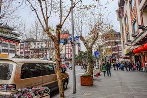 shanghai.china - 25 de enero de 2015. turista viene al jardín yuyuan en las vacaciones, ciudad de shanghai china foto