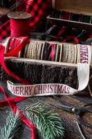 cintas navideñas para envolver en ambiente festivo foto