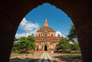 el templo sulamani es un templo budista ubicado en el pueblo de minnanthu en birmania. el templo es uno de los más visitados en bagan. foto