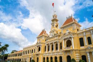 ho chi minh, vietnam - 22 de mayo de 2022 vista panorámica del ayuntamiento de ho chi minh en vietnam. la ciudad de ho chi minh es un popular destino turístico de asia. foto