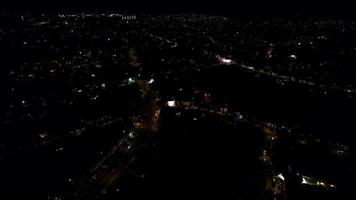 hög vinkel Flygfoto över brittisk stad på natten brittisk stad video