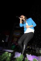 Los Ángeles, 19 de noviembre - Victoria Justice en Citadel Outlets Décima iluminación anual de árboles en Citadel Outlets el 19 de noviembre de 2011 en Los Ángeles, CA foto