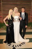 los angeles, 2 de marzo - donatella versace, lady gaga, nolan gerard funk en la fiesta vanity fair oscar 2014 en el bulevar sunset el 2 de marzo de 2014 en west hollywood, ca foto