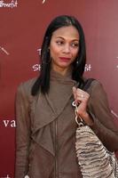 los angeles, 13 de marzo - zoe saldana llegando al octavo beneficio anual de stuart house de john varvatos en la tienda john varvaots el 13 de marzo de 2011 en los angeles, ca foto