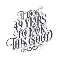 tardó 49 años en verse tan bien: 49 años de cumpleaños y 49 años de celebración de aniversario con un hermoso diseño de letras caligráficas. vector