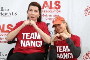 LOS ANGELES, OCT 16 - Nanci Ryder, Renee Zellweger at the ALS Association Golden West Chapter Los Angeles County Walk To Defeat ALS at the Exposition Park on October 16, 2016 in Los Angeles, CA photo