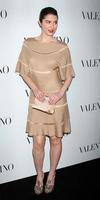 los angeles, mar 27 - mary elizabeth winstead llega a la apertura de valentino beverly hills en la tienda valentino el 27 de marzo de 2012 en beverly hills, ca foto