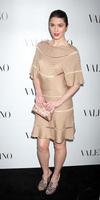 los angeles, mar 27 - mary elizabeth winstead llega a la apertura de valentino beverly hills en la tienda valentino el 27 de marzo de 2012 en beverly hills, ca foto