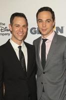 los angeles, 21 de octubre - todd spiewak, jim parsons en los premios glsen respect 2016 en beverly wilshire hotel el 21 de octubre de 2016 en beverly hills, ca foto