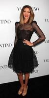 Los Ángeles, 27 de marzo: Dawn Olivieri llega a la apertura de Valentino Beverly Hills en la tienda de Valentino el 27 de marzo de 2012 en Beverly Hills, CA. foto