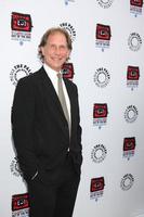 los angeles, 12 de abril - parker stevenson llega a warner brothers television - lanzamiento de exhibición fuera de la caja en paley center for media el 12 de abril de 2012 en beverly hills, ca foto