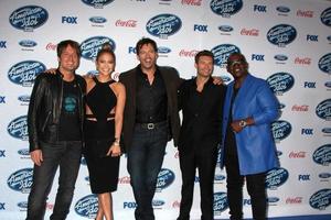 los angeles, 20 de febrero - keith urban, jennifer lopez, harry connick jr, ryan seacrest, randy jackson en la fiesta de finalistas de american idol 13 en fig and olive el 20 de febrero de 2014 en west hollywood, ca foto