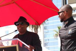 los angeles, 7 de septiembre - terry lewis, también conocido como jimmy jam, ujier raymond en el ujier honrado con una estrella en el paseo de la fama de hollywood en el eastown el 7 de septiembre de 2016 en los angeles, ca foto