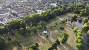 vackra flygbilder av Luton Town of England, Storbritannien, Storbritannien, drönarens högvinkelkameravy, video