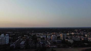 riprese video ad alto angolo del lato mare di bournemouth e vista aerea della città di edifici e hotel, bournemouth è una località turistica costiera a bournemouth,