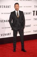 los angeles, 16 de diciembre - tom hardy en el estreno de the revenant los angeles en el teatro chino tcl el 16 de diciembre de 2015 en los angeles, ca foto