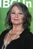 las vegas, 8 de abril - roseanne barr en el día de prensa de verano de nbcuniversal en el hotel huntington langham el 8 de abril de 2014 en pasadena, ca foto