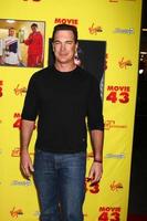 los angeles, 23 de enero - patrick warburton llega al estreno de la película 43 los angeles en el teatro chino el 23 de enero de 2013 en los angeles, ca foto