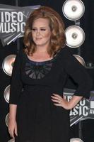 los angeles, 28 de agosto - adele llegando a los mtv video music awards 2011 en la live el 28 de agosto de 2011 en los angeles, ca foto