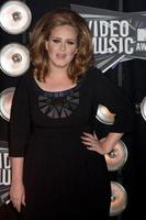 los angeles, 28 de agosto - adele llegando a los mtv video music awards 2011 en la live el 28 de agosto de 2011 en los angeles, ca foto