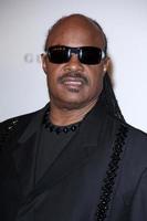 los angeles, 5 de noviembre - stevie wonder llega a la gala de cine de arte lacma en el museo de arte del condado el 5 de noviembre de 2011 en los angeles, ca foto