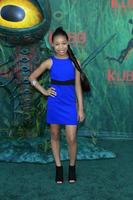 los angeles, 14 de agosto - kyla dibujó simmons en el estreno de kubo and the two strings en amc universal citywalk el 14 de agosto de 2016 en universal city, ca foto