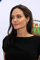 los angeles, 16 de enero - angelina jolie-pitt en el estreno de kung fu panda 3 en el teatro chino tcl el 16 de enero de 2016 en los angeles, ca foto