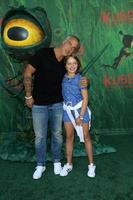 los angeles, 14 de agosto - cora welliver, titus welliver en el estreno de kubo and the two strings en amc universal citywalk el 14 de agosto de 2016 en universal city, ca foto