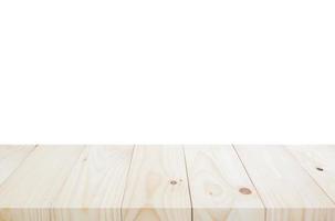 mesa de madera aislada sobre fondo blanco para mostrar productos foto