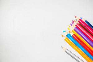 lápices de colores para que los estudiantes usen en la escuela o profesionalmente foto