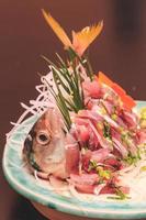 sashimi de caballa, comida japonesa foto