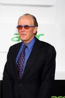 Los Ángeles, 14 de mayo: Peter Weller llega al estreno de Star Trek into Darkness Los Ángeles en el Dolby Theatre el 14 de mayo de 2013 en Los Ángeles, CA. foto