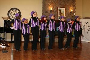 los angeles, 27 de julio - tap chicks at the norbert wagner wish of a life pam kay and the tap chicks performance at the brookdale senior living center el 27 de julio de 2016 en loma linda, ca foto