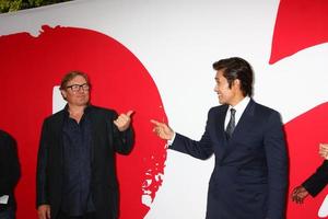 los angeles, 11 de julio - lorenzo di bonaventura, byung-hun lee llega al estreno de red 2 en el teatro del pueblo el 11 de julio de 2013 en westwood, ca foto