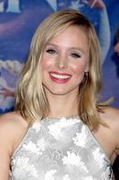 los angeles, 19 de noviembre - kristen bell en el estreno mundial de frozen en el capitan theater el 19 de noviembre de 2013 en los angeles, ca foto