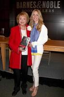 LOS ANGELES, JUN 21 - Lee Bell, Lauralee Bell at a booksigning for THE YOUNG AND RESTLESS LIFE OF WILLIAM J BELL at Barnes and Noble, The Grove on June 21, 2012 in Los Angeles, CA photo