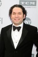 los angeles, 9 de junio - gustavo dudamel en el 44.º premio al logro de la vida del instituto de cine americano homenaje a john williams en el dolby theater el 9 de junio de 2016 en los angeles, ca foto