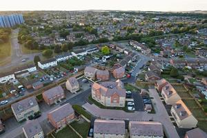 imágenes aéreas de drone vista de ángulo alto de londres luton ciudad de inglaterra gran bretaña foto