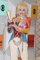 las vegas, 3 de abril - dolly parton en la 51ª edición de los premios de la academia de música country en el mgm grand garden arena el 3 de abril de 2016 en las vegas, nv foto