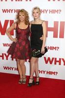 los angeles, 17 de diciembre - lea thompson, madelyn deutch en el estreno de why him en bruin theater el 17 de diciembre de 2016 en westwood, ca foto