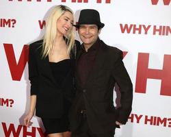 los angeles, 17 de diciembre - courtney anne mitchell, cory feldman en el estreno de why him en bruin theater el 17 de diciembre de 2016 en westwood, ca foto