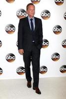 los angeles, 4 de agosto - kiefer sutherland en la fiesta abc tca summer 2016 en el beverly hilton hotel el 4 de agosto de 2016 en beverly hills, ca foto