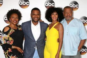 los angeles, 4 de agosto - jenifer lewis, anthony anderson, tracee ellis ross, laurence fishburne en la fiesta abc tca summer 2016 en el beverly hilton hotel el 4 de agosto de 2016 en beverly hills, ca foto