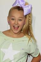 los angeles, 23 de octubre - jojo siwa en la fundación de ayuda pediátrica elizabeth glaser a time for heroes event en smashbox studios el 23 de octubre de 2016 en culver city, ca foto