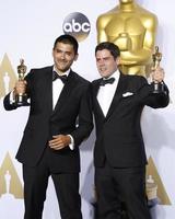 los angeles, 28 de febrero - gabriel osorio vargas, pato escala pierart en los 88 premios anuales de la academia, sala de prensa en el teatro dolby el 28 de febrero de 2016 en los angeles, ca foto