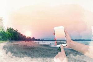 mano sosteniendo un teléfono inteligente móvil con frente a la playa y fondo del cielo, estilo de pintura digital de acuarela foto