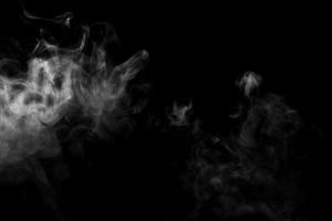 polvo abstracto o efecto de humo aislado sobre fondo negro foto