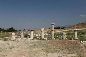 ruinas en la ciudad antigua de hierápolis, turquía foto