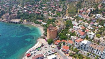 stadt alanya, antalya, 2022 - luftbild der historischen burg video